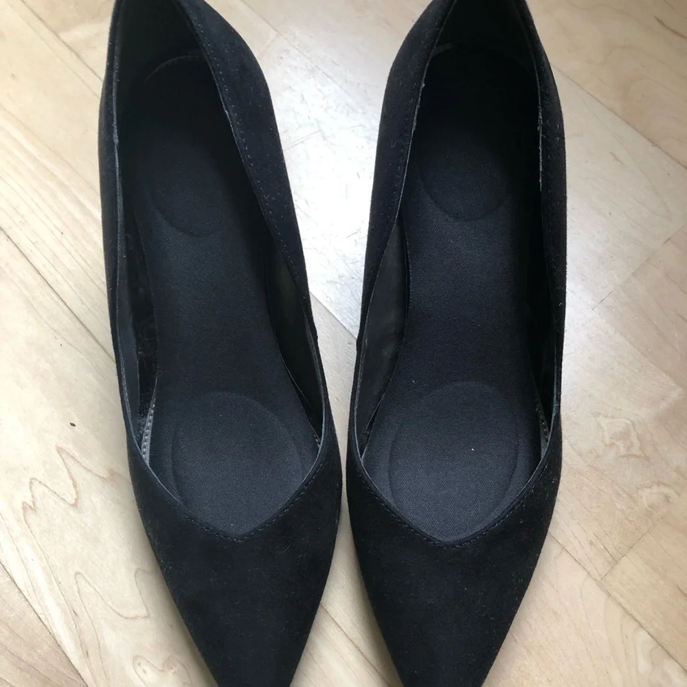 Kelly and Katie Black Pointed Toe Women's Pumps